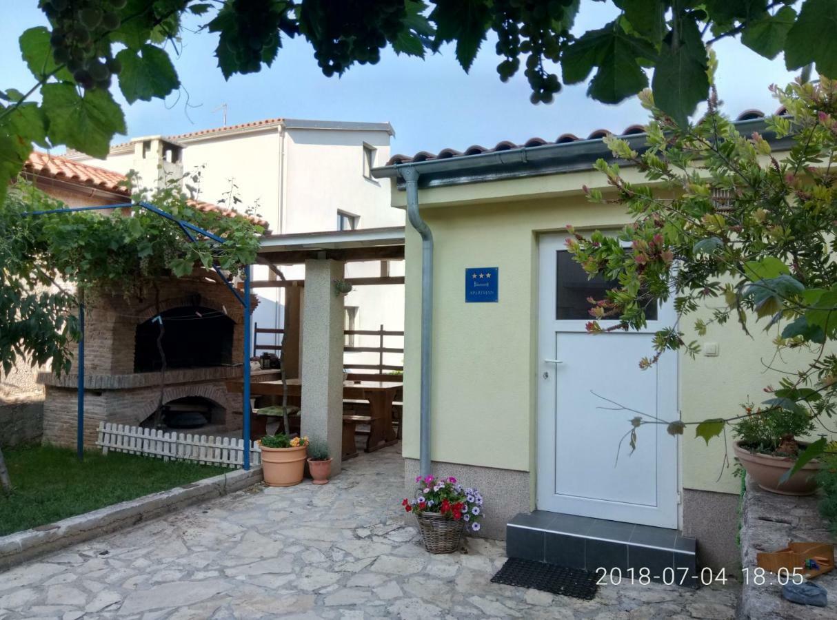 Apartman Vivian Пула Экстерьер фото